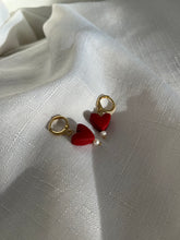 Load image into Gallery viewer, Mini Hearts + Freshwater Pearl

