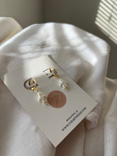 Load image into Gallery viewer, Pearl Crosses
