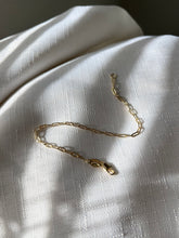 Load image into Gallery viewer, Gold filled Paperclip Bracelet

