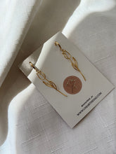 Load image into Gallery viewer, Golden Tulips
