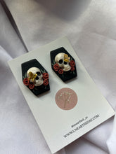 Load image into Gallery viewer, Skull Coffins
