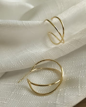 Load image into Gallery viewer, Gracie Hoops
