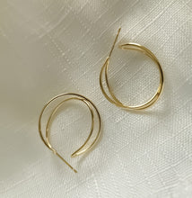 Load image into Gallery viewer, Gracie Hoops
